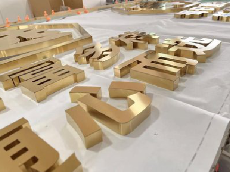 阜南拉丝不锈钢字的特点。